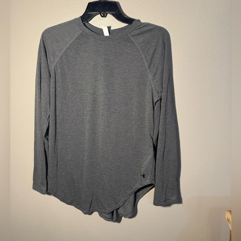 Under Armour Gray Long Sleeve Shirt - loose fit.